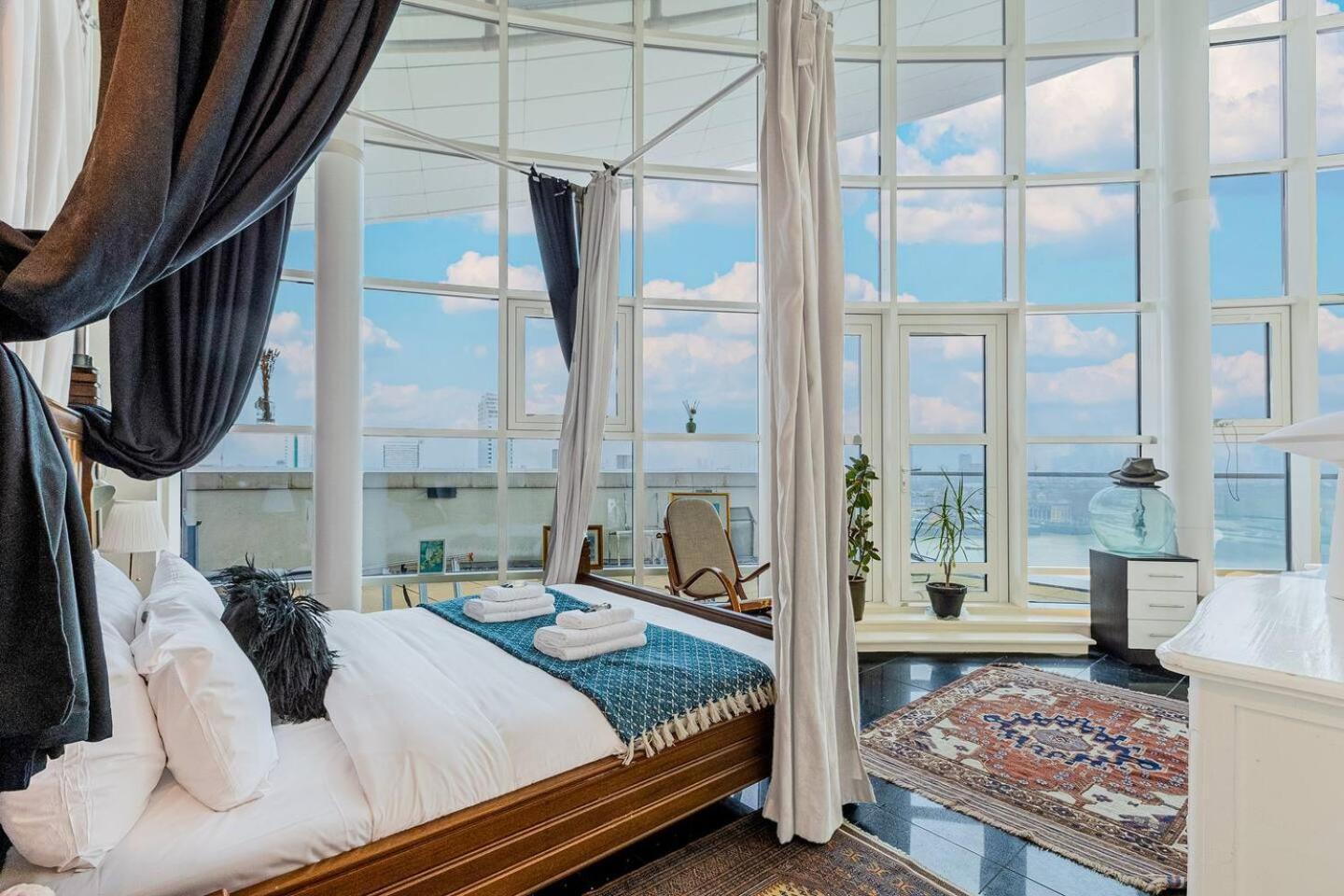 Canary Wharf Riverside Penthouse * Londres