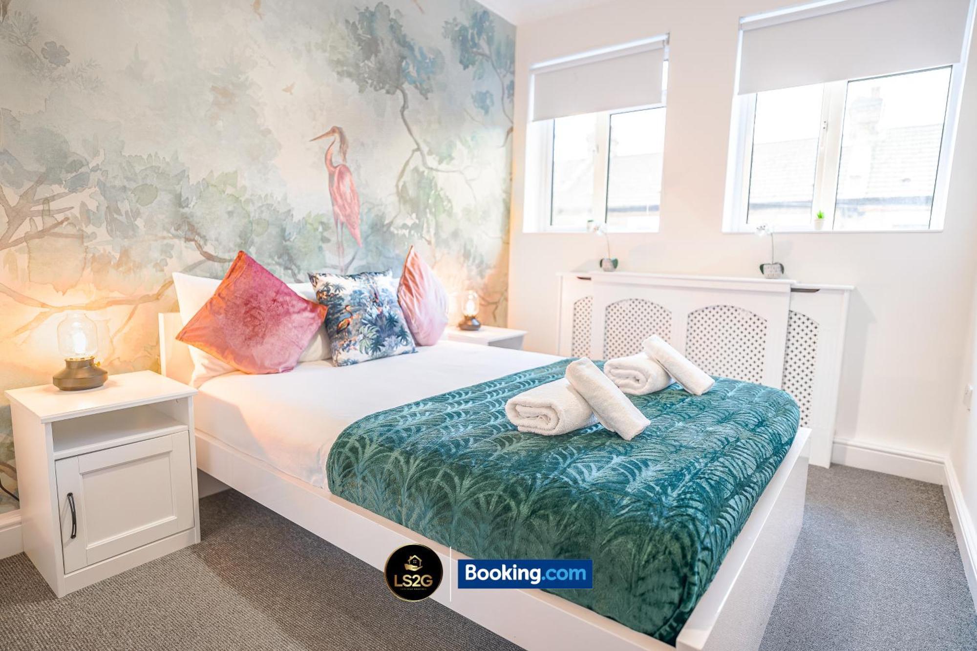 Amazing 3 Bedroom By Ls2g Short Lets & Serviced Greater With Free Wifi Appartement *