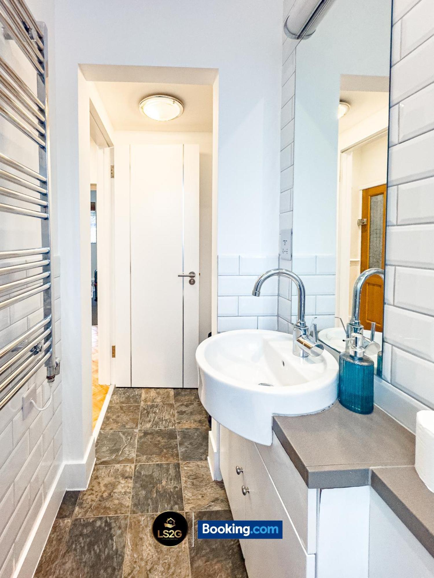 Amazing 3 Bedroom By Ls2g Short Lets & Serviced Greater With Free Wifi * Londres