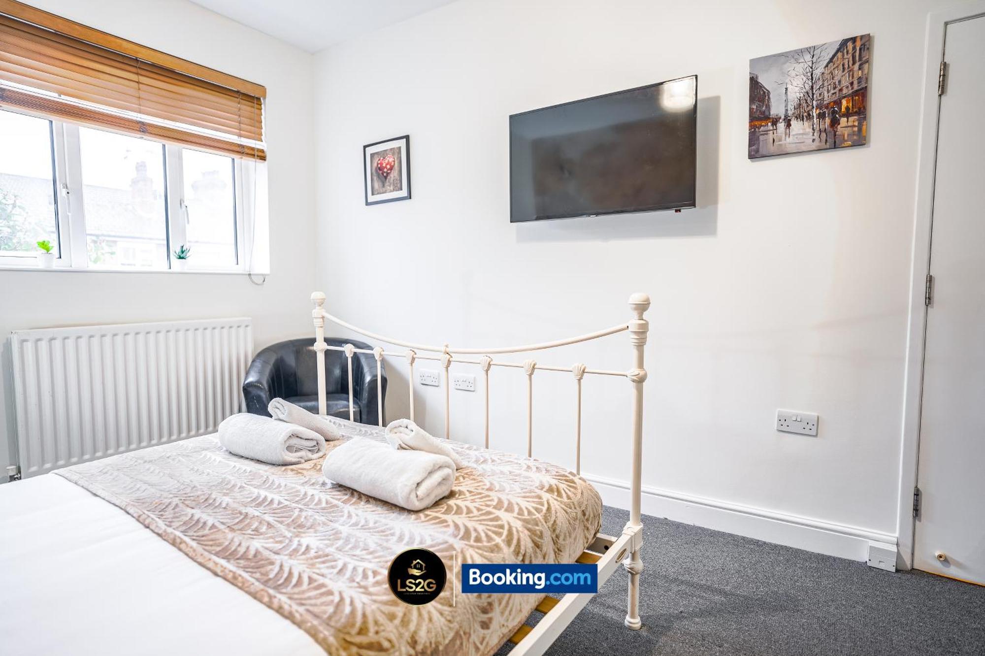 Amazing 3 Bedroom By Ls2g Short Lets & Serviced Greater With Free Wifi Appartement *