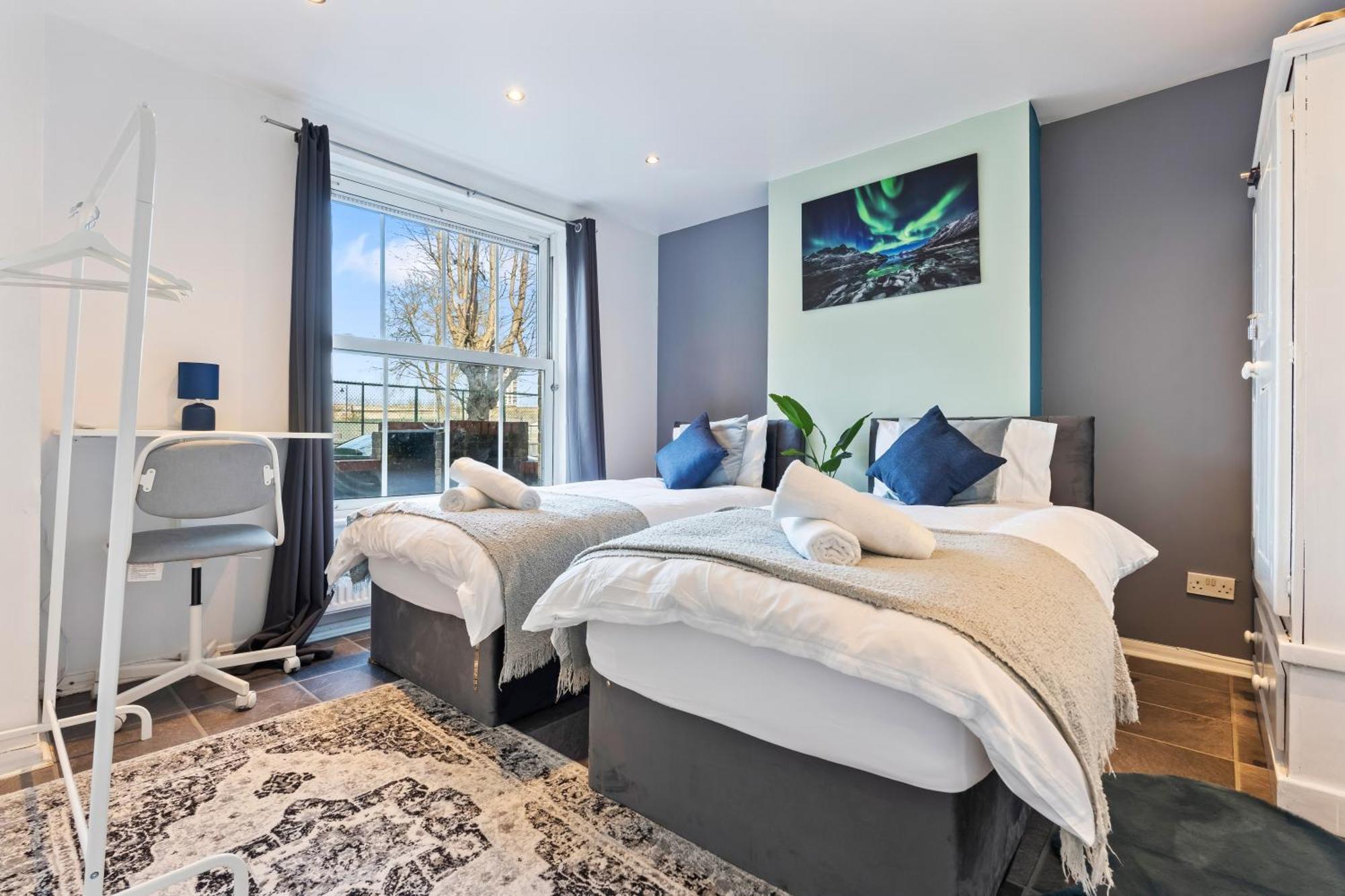 Impeccable 4-bed House In Brixton Сasa de vacaciones *