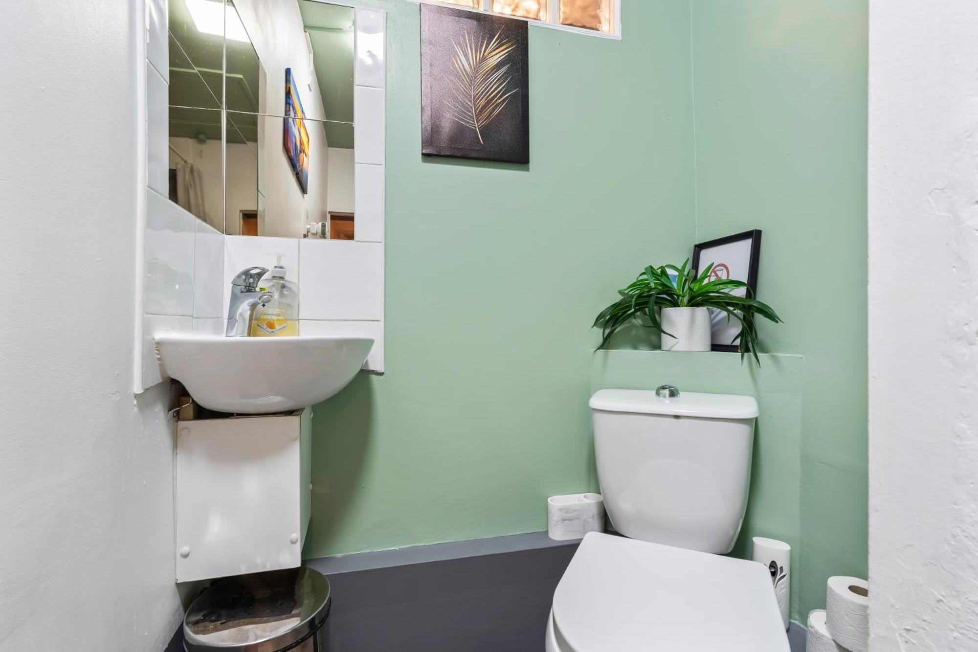 Impeccable 4-bed House In Brixton
