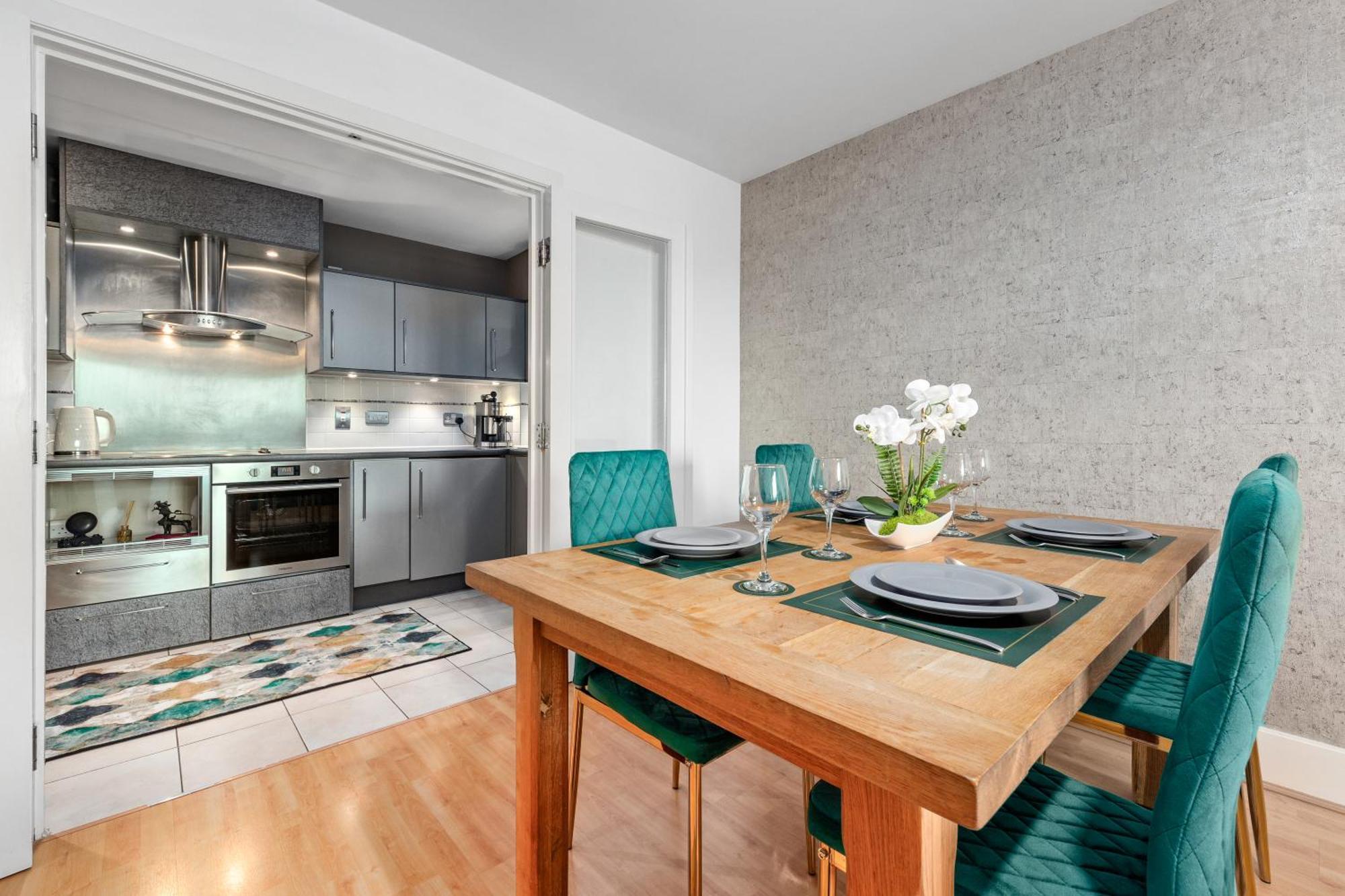 St, George Wharf Vauxhall Bridge Large 2bedrooms With River View Panoramic Balcony *