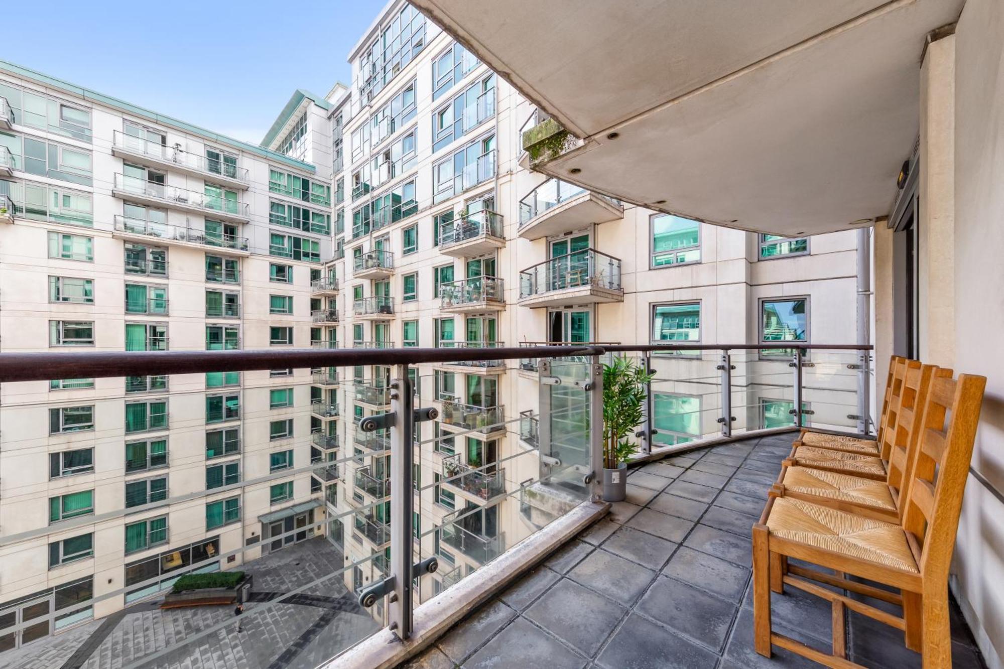 St, George Wharf Vauxhall Bridge Large 2bedrooms With River View Panoramic Balcony * Londres