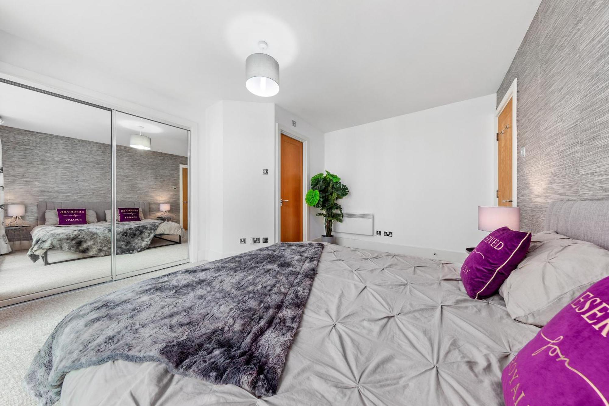 St, George Wharf Vauxhall Bridge Large 2bedrooms With River View Panoramic Balcony *