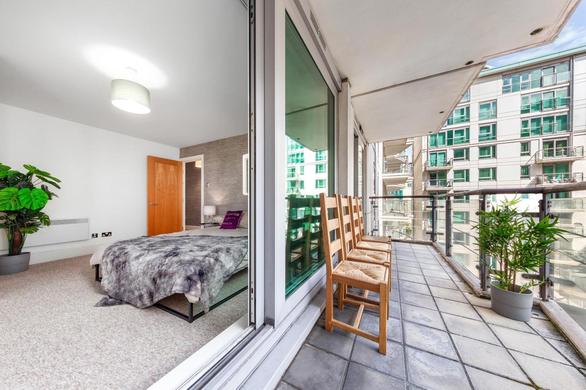 St, George Wharf Vauxhall Bridge Large 2bedrooms With River View Panoramic Balcony
