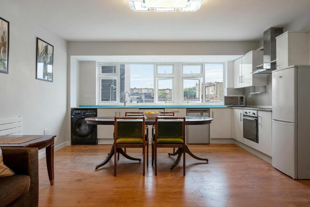 4 Bedroom Flat In Kensington * Londres