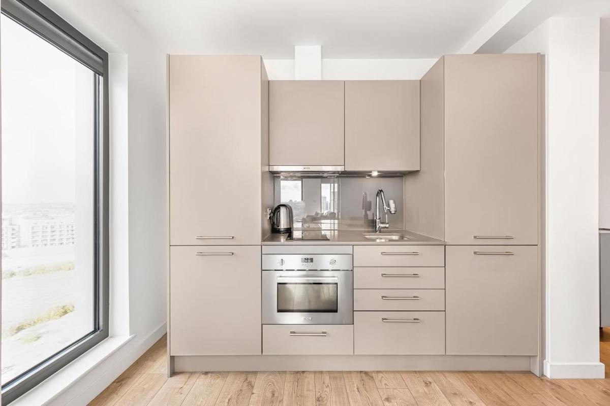 Station 1 Minute, Gym , Smart Tv , 1 Min To Westfield Centre Appartement Londres