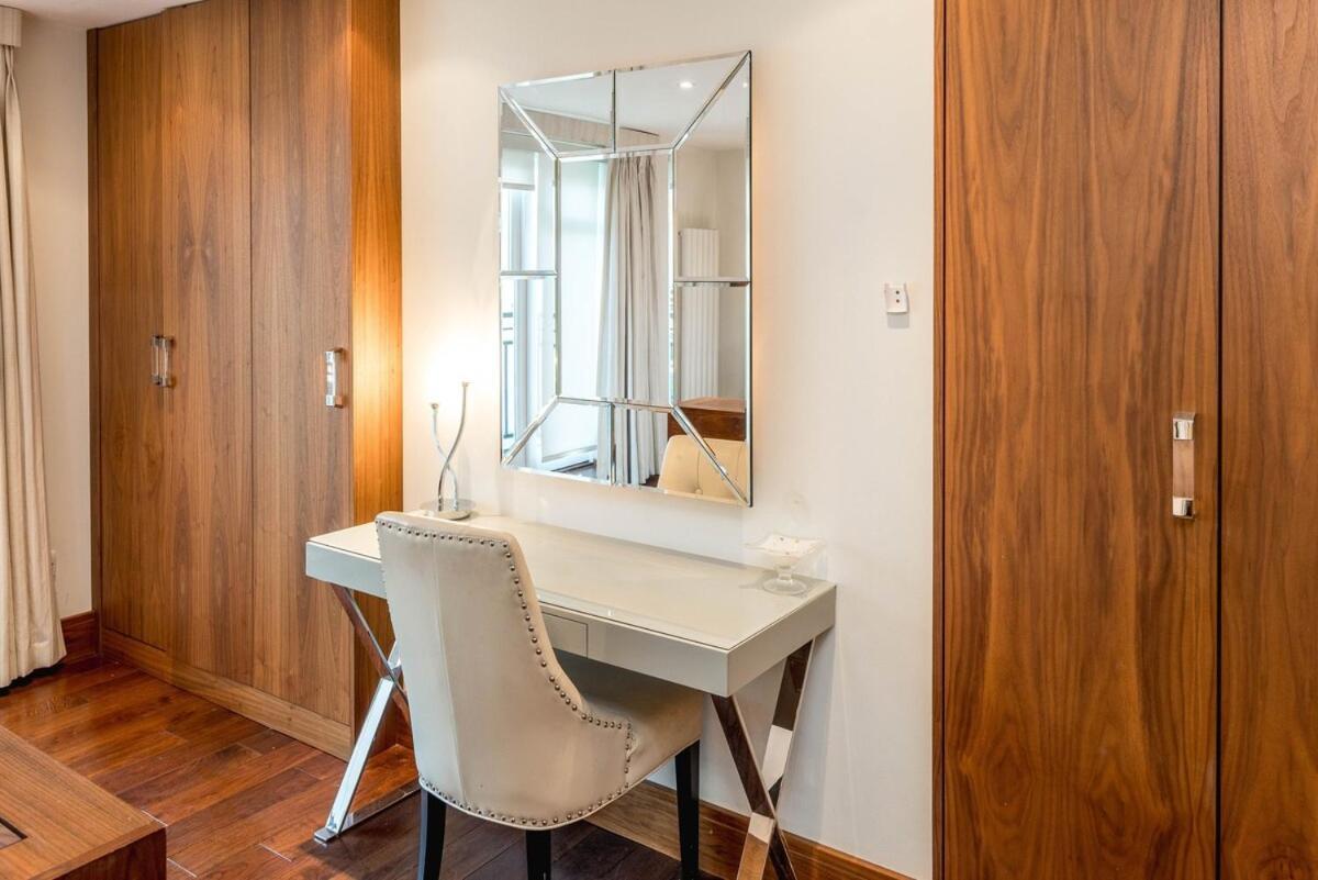 -air Con- Luxury Townhouse - High St Kensington!
