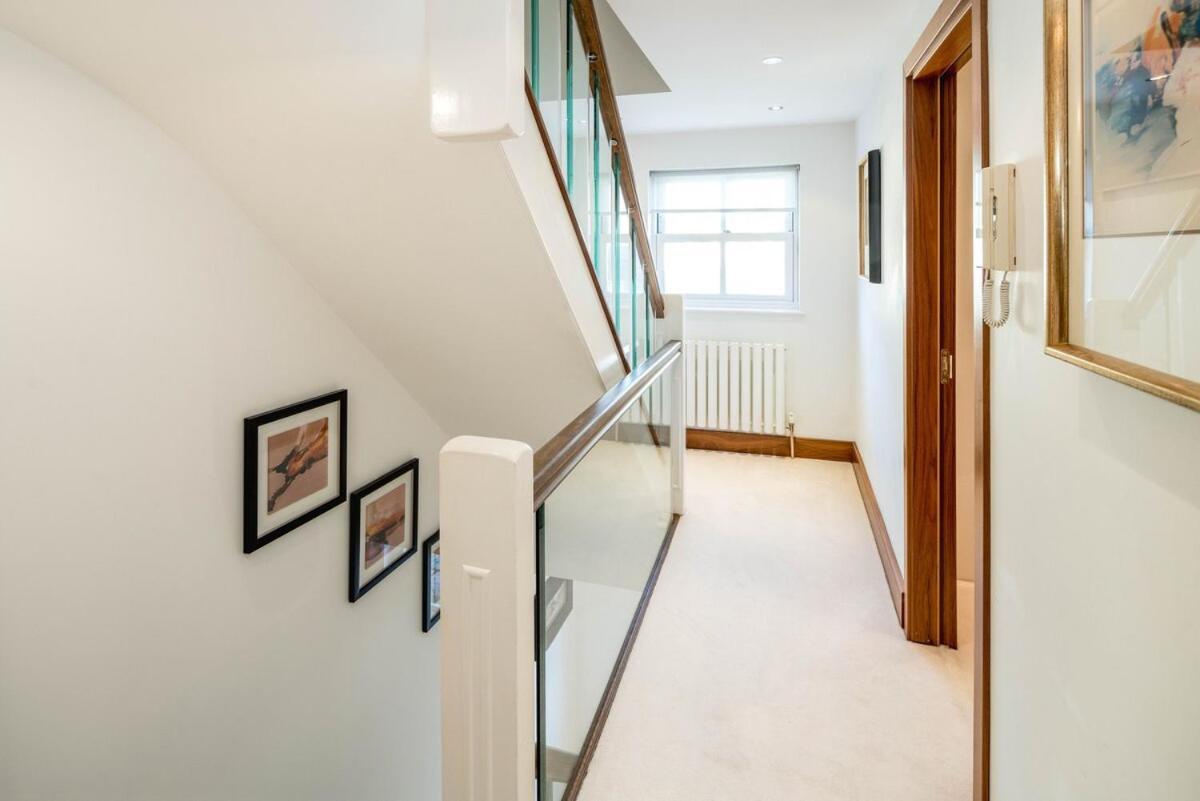 -air Con- Luxury Townhouse - High St Kensington! Villa London