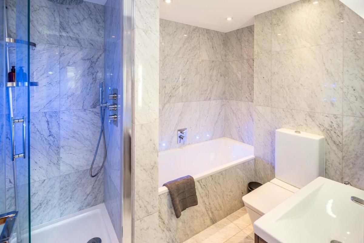 -air Con- Luxury Townhouse - High St Kensington! *