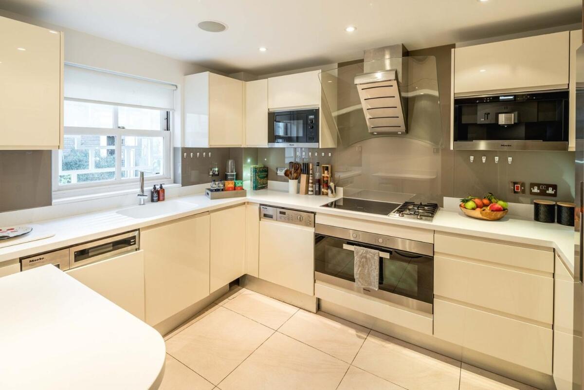 -air Con- Luxury Townhouse - High St Kensington! *