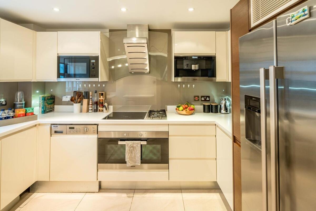 -air Con- Luxury Townhouse - High St Kensington! Villa *