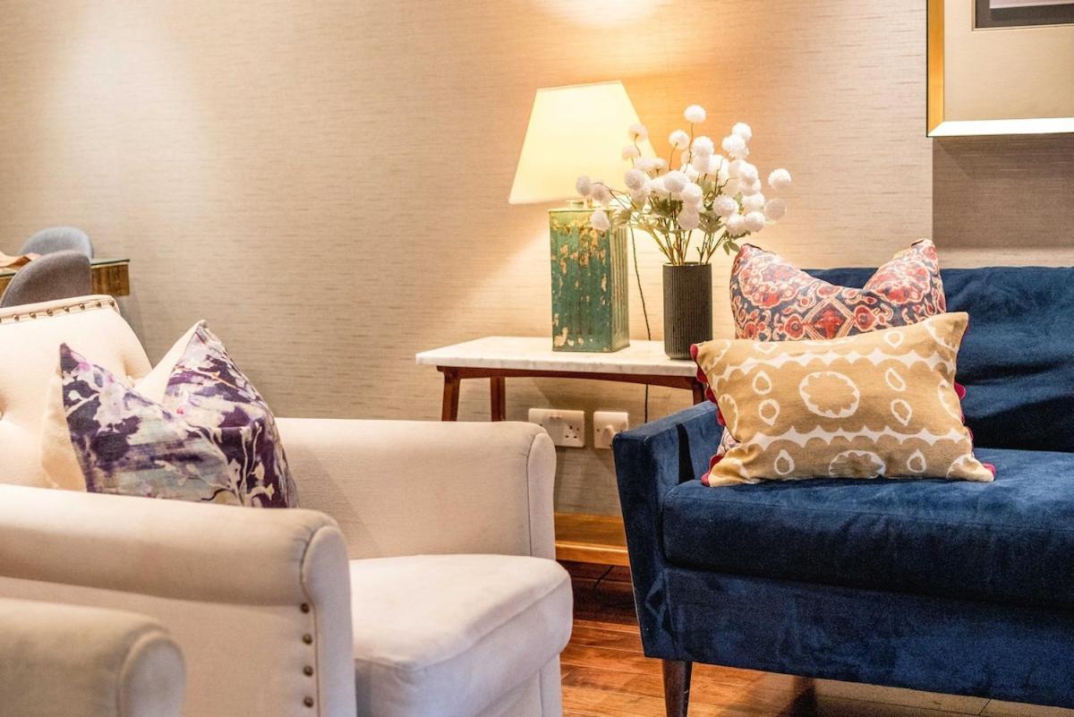 -air Con- Luxury Townhouse - High St Kensington! *