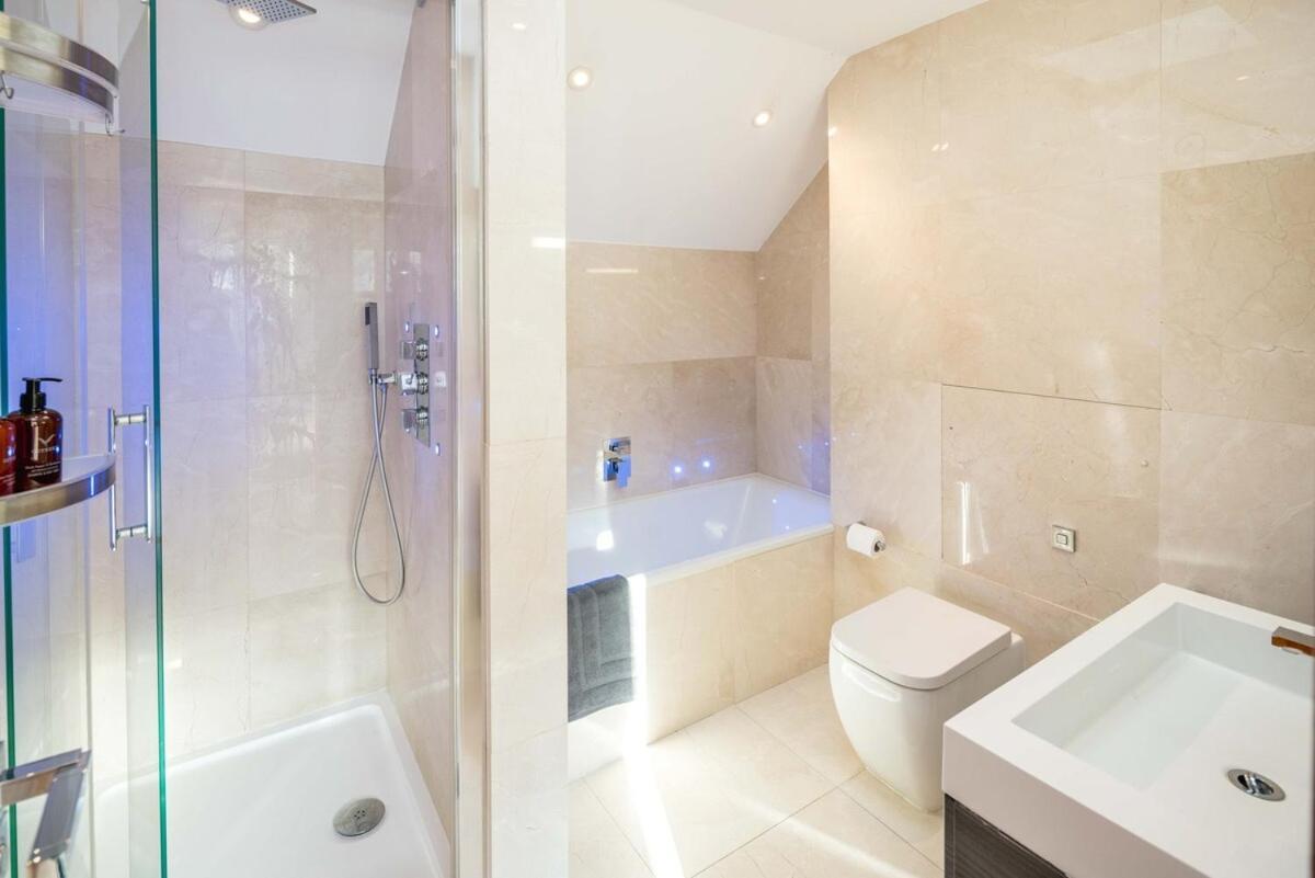 Villa -air Con- Luxury Townhouse - High St Kensington! *
