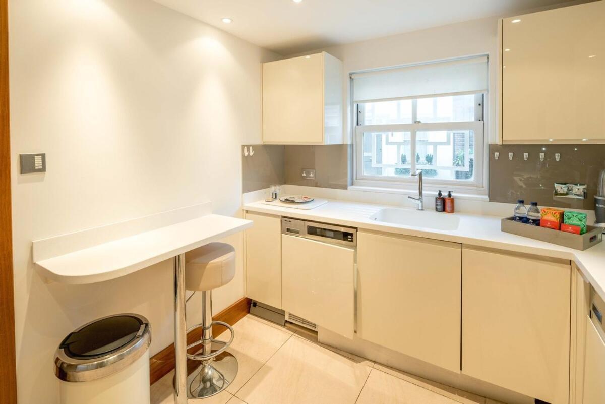 -air Con- Luxury Townhouse - High St Kensington! *