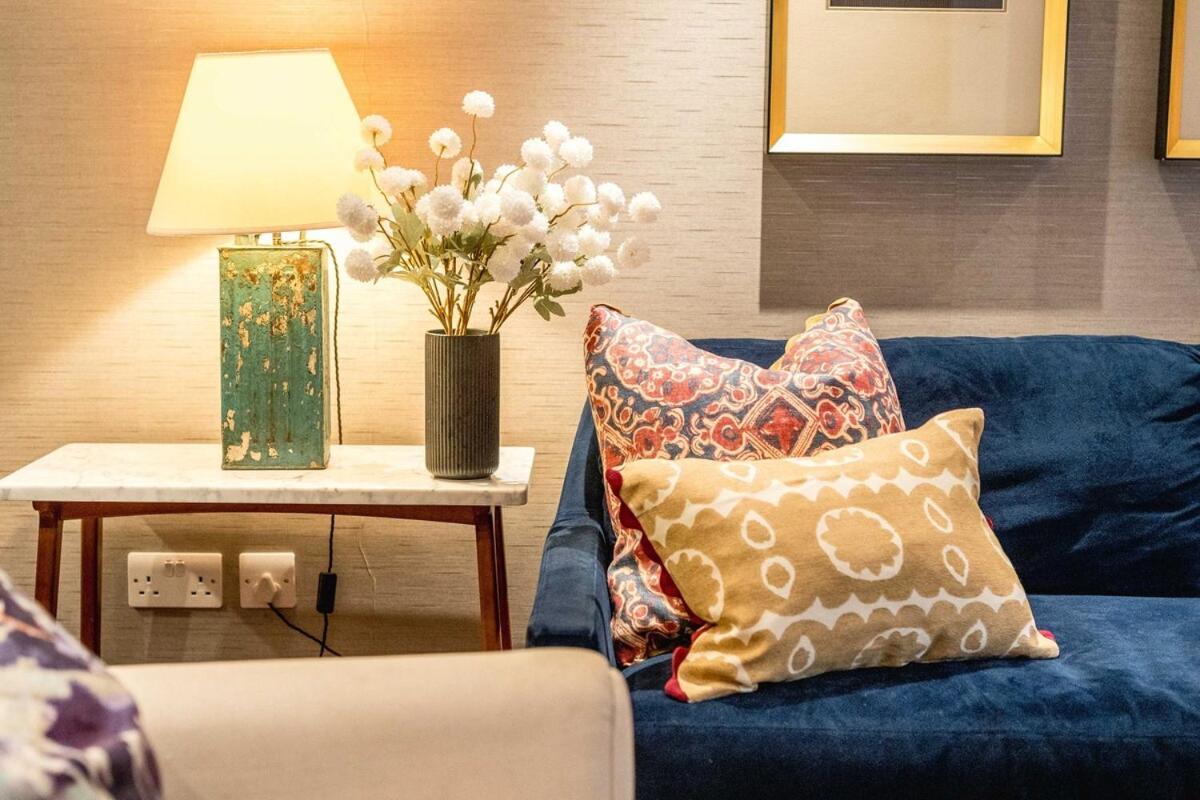 -air Con- Luxury Townhouse - High St Kensington!