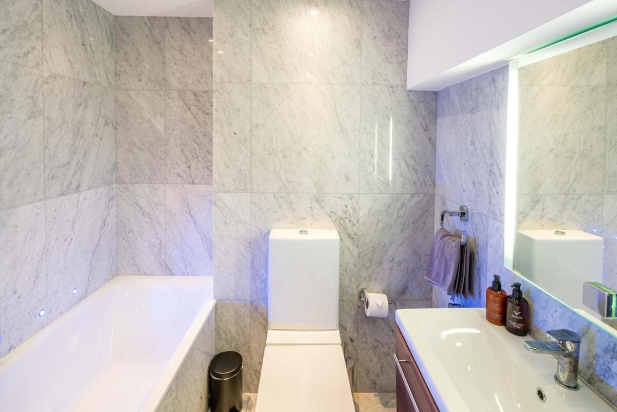 -air Con- Luxury Townhouse - High St Kensington!