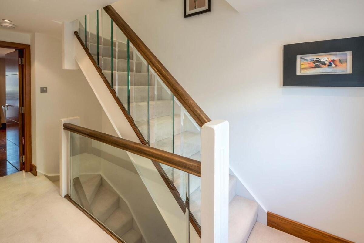 Villa -air Con- Luxury Townhouse - High St Kensington!