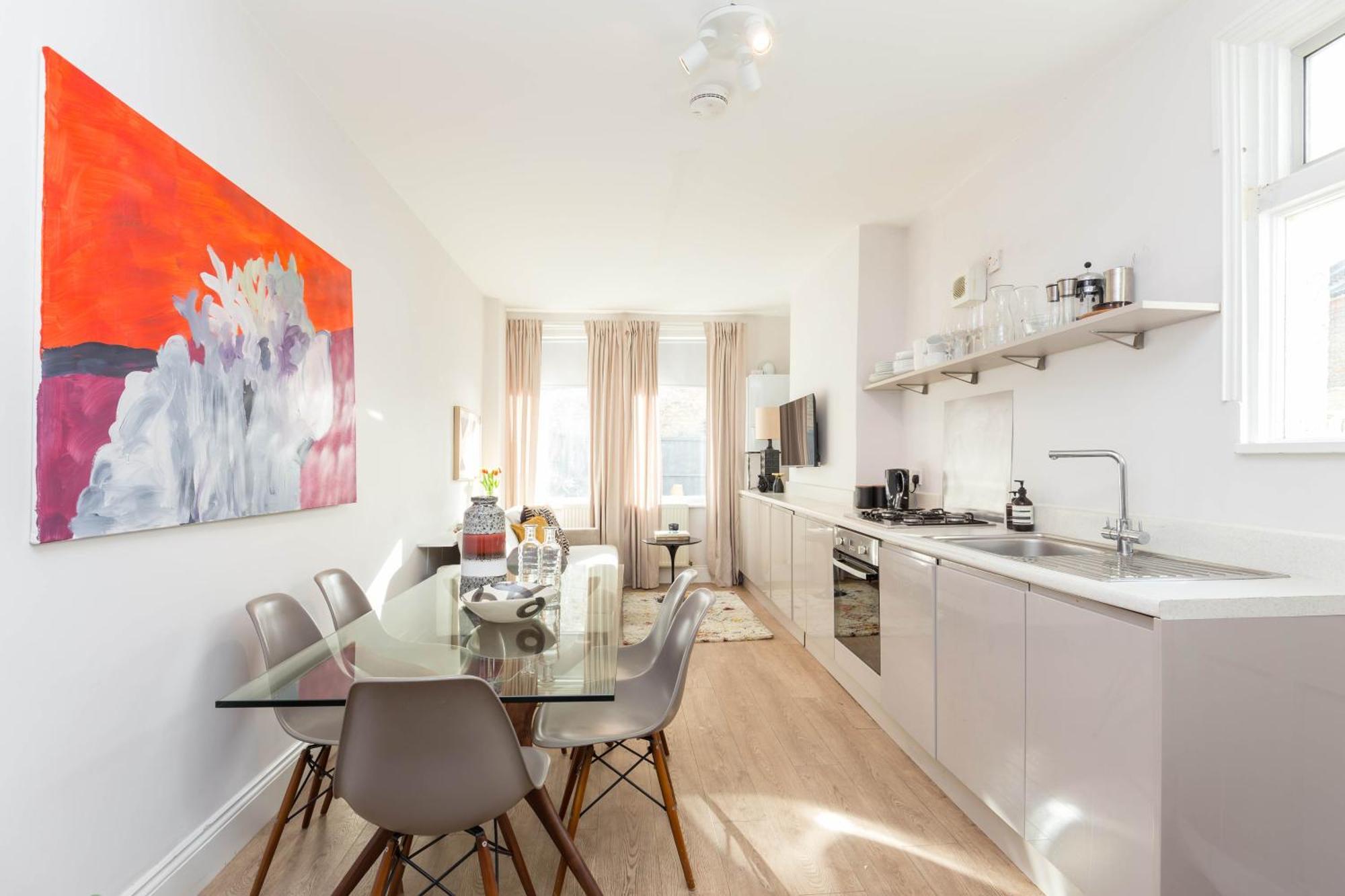 Newly Renovated Large 4-5 Bedroom House Hébergement de vacances Londres