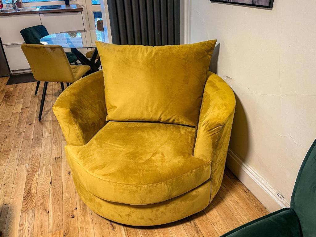 3 Bed Townhouse By Harlington Apartamento Londres