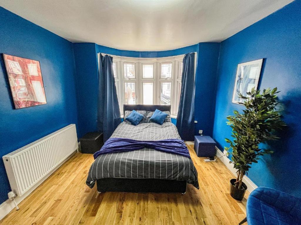 3 Bed Townhouse By Harlington Londres