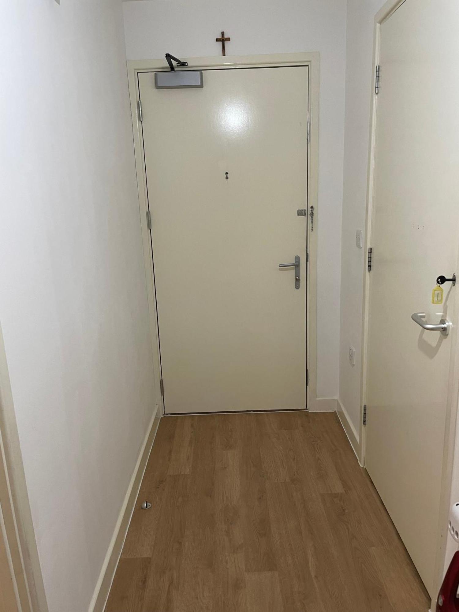 2br-sleeps4-parking-balcony-nearcitycentre Appartement