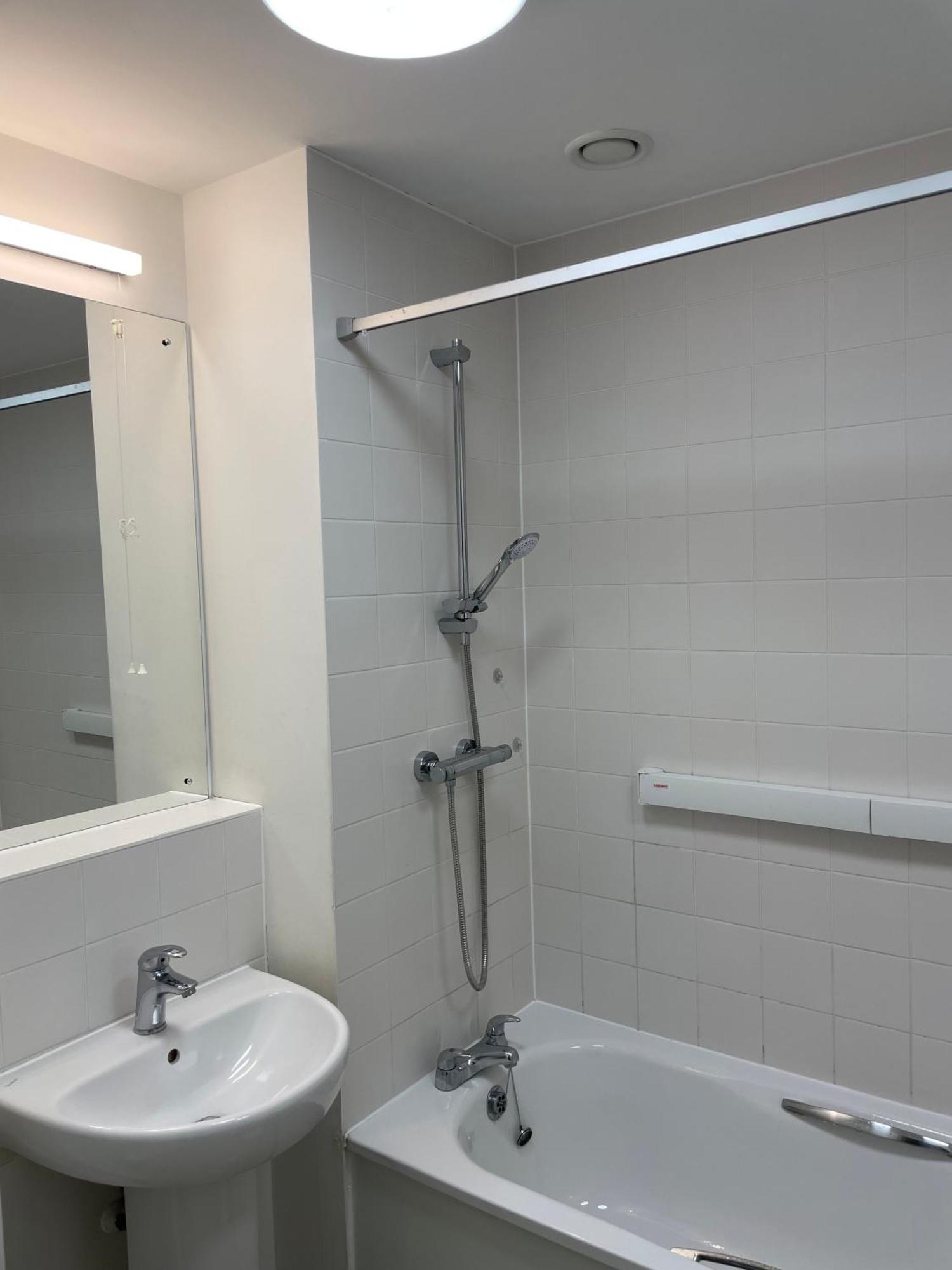 Appartement 2br-sleeps4-parking-balcony-nearcitycentre