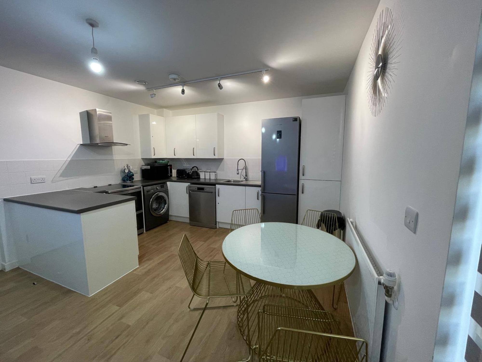2br-sleeps4-parking-balcony-nearcitycentre Appartement
