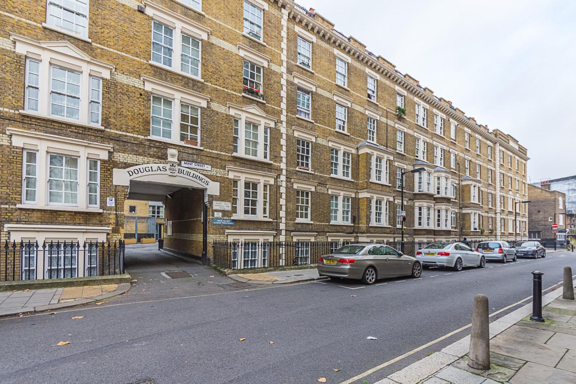 Bridge Compact Apartment, Sleeps 3 , Tube 3 Mins Walk , Zone 1 , Weekly Offers Apartamento *