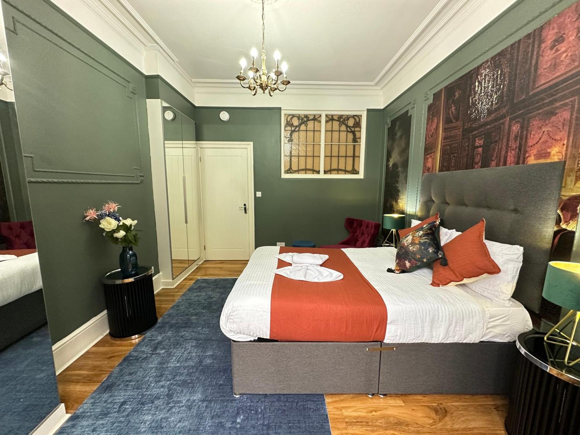 Oxford St Luxurious Apartment