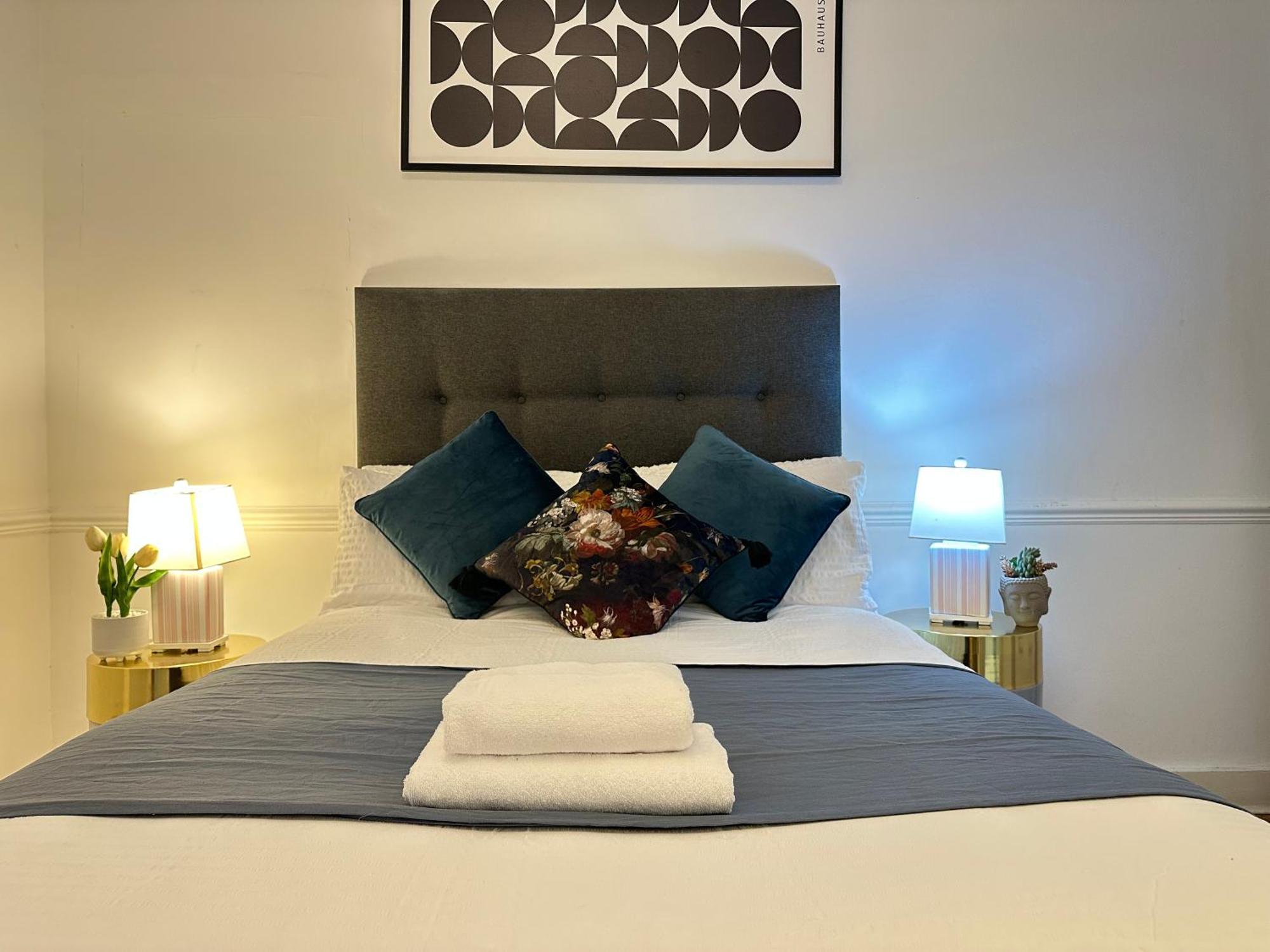 Oxford St Luxurious Apartment