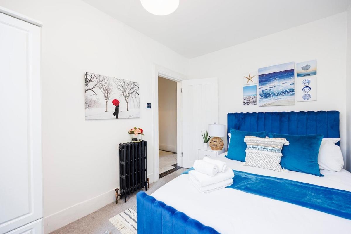 Bridge Compact Apartment, Sleeps 3 , Tube 3 Mins Walk , Zone 1 , Weekly Offers Appartement Londres