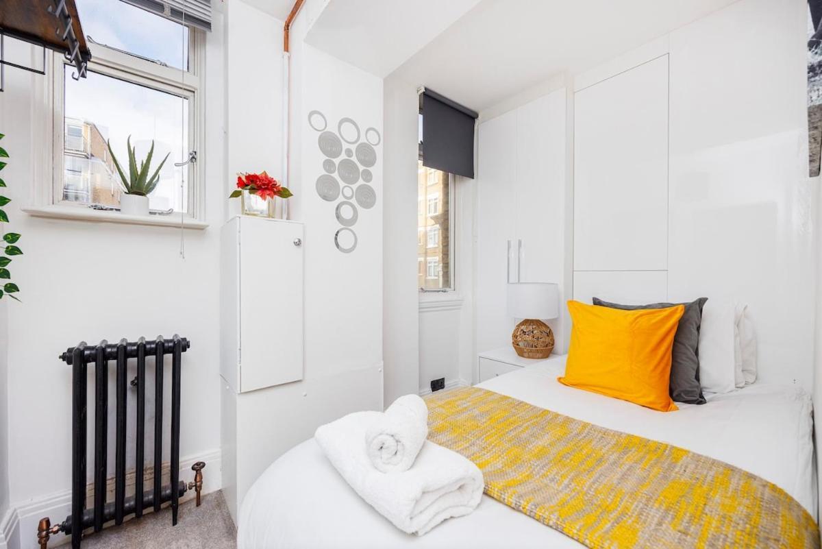 Appartement Bridge Compact Apartment, Sleeps 3 , Tube 3 Mins Walk , Zone 1 , Weekly Offers Londres