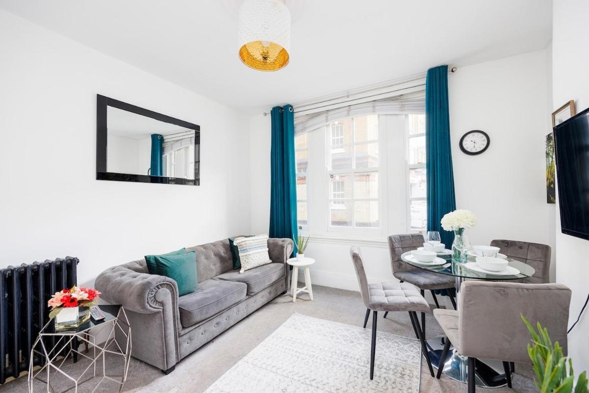 Appartement Bridge Compact Apartment, Sleeps 3 , Tube 3 Mins Walk , Zone 1 , Weekly Offers Londres