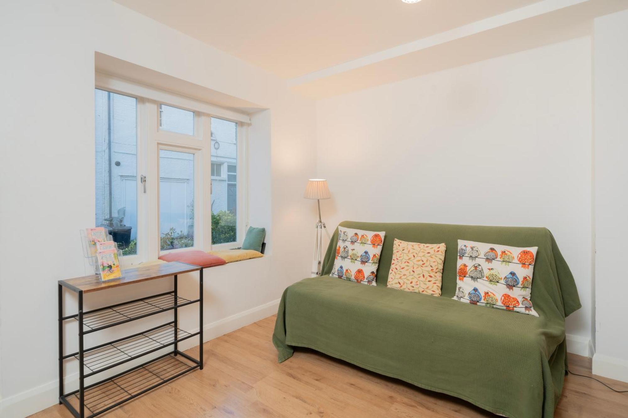 Modern One Bedroom Flat In Appartement *