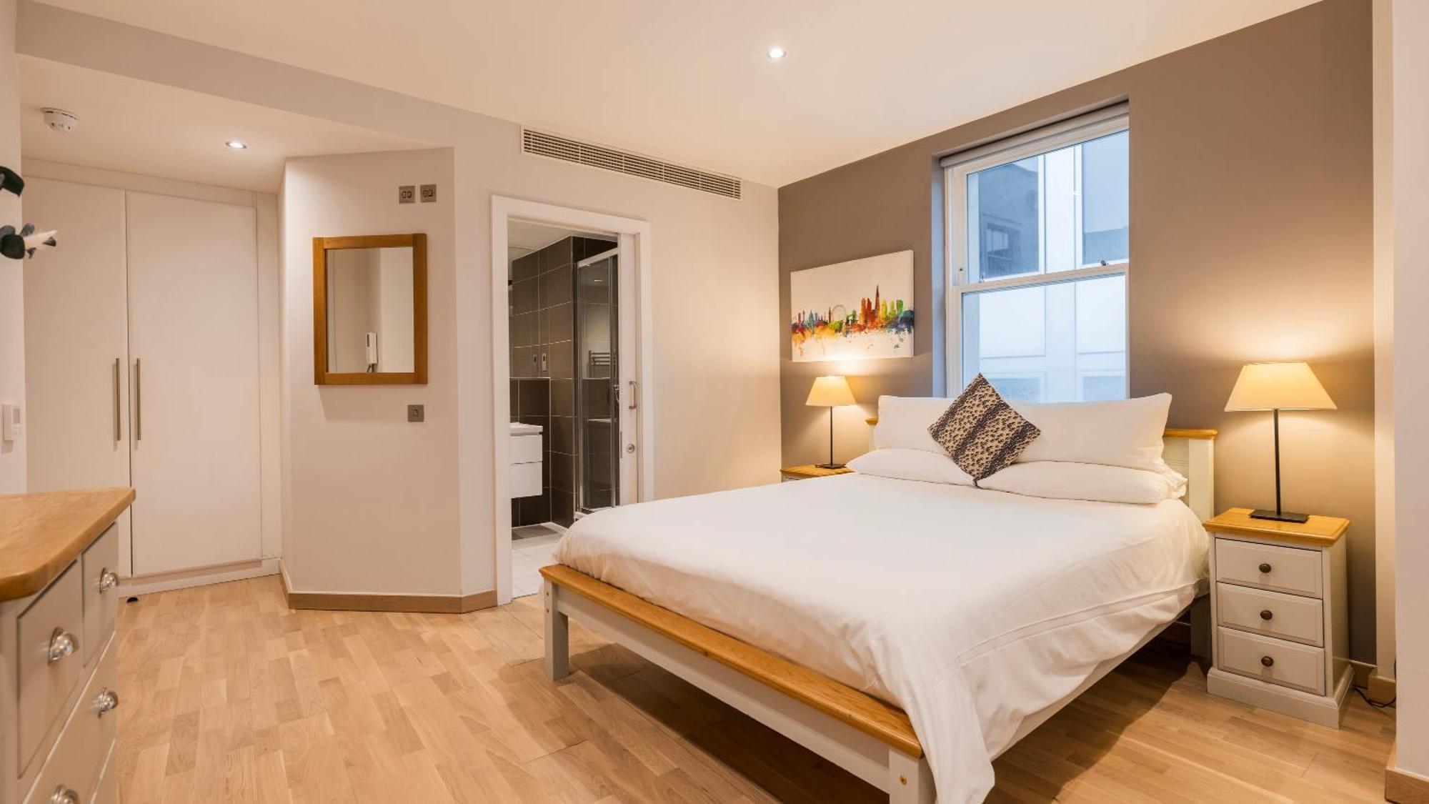 Bank Serviced By Lovelystay Apartahotel *