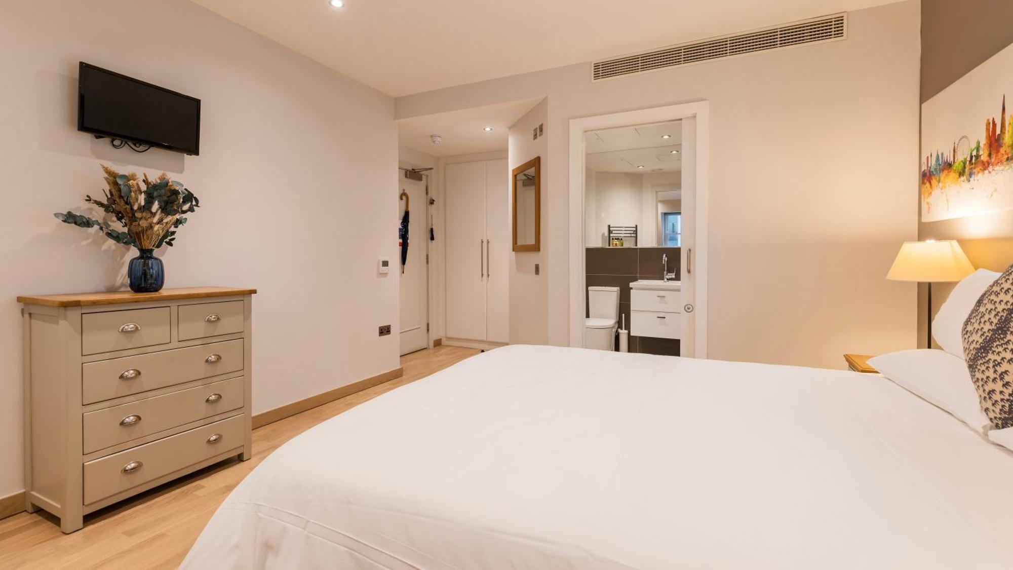 Bank Serviced By Lovelystay Apartahotel
