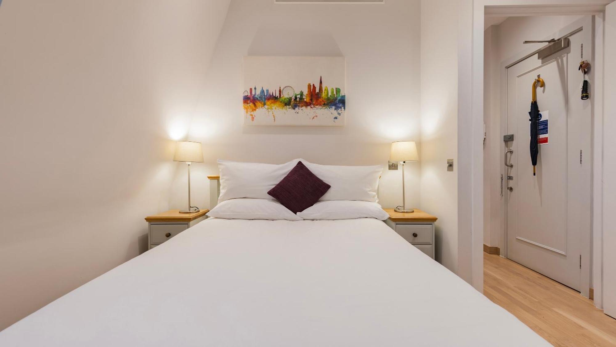 Bank Serviced By Lovelystay Apartahotel *