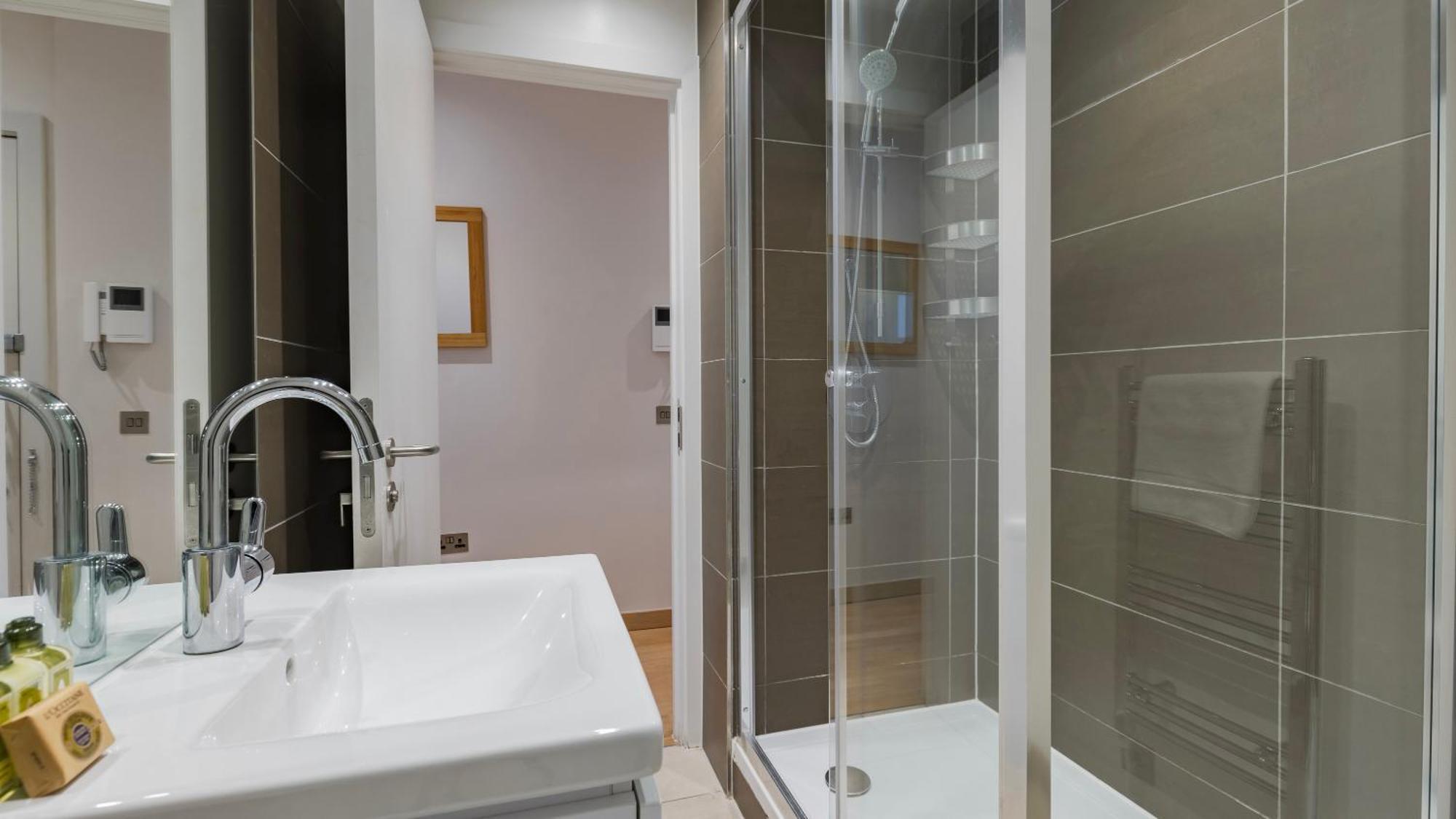 Bank Serviced By Lovelystay * Londres
