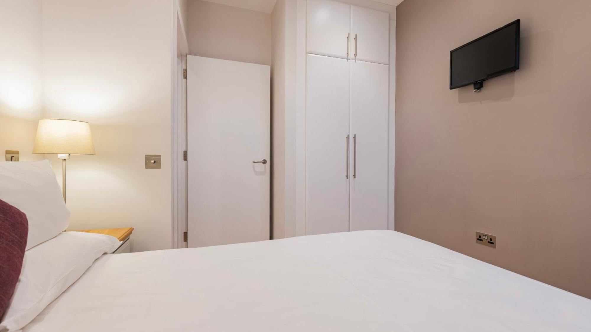 Bank Serviced By Lovelystay Apartahotel Londres