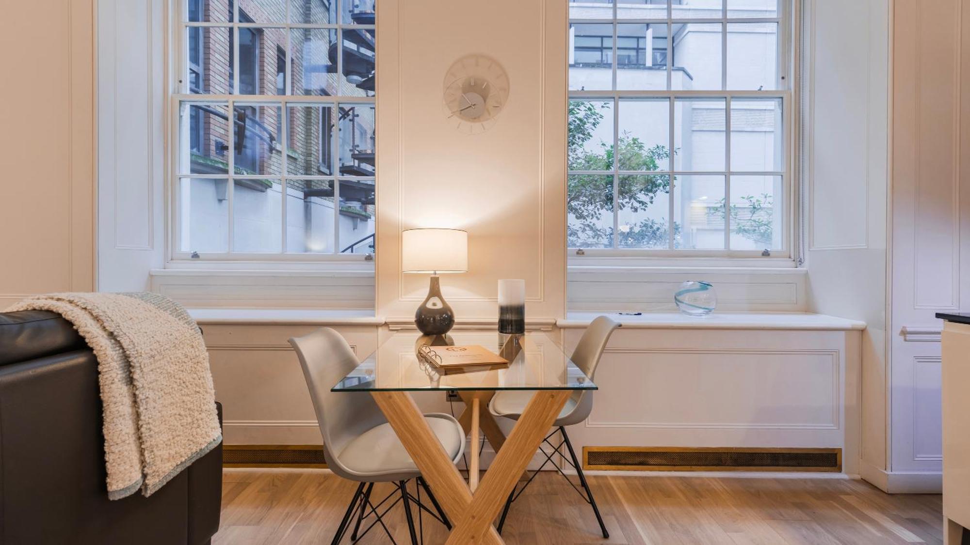 Bank Serviced By Lovelystay Apartahotel Londres