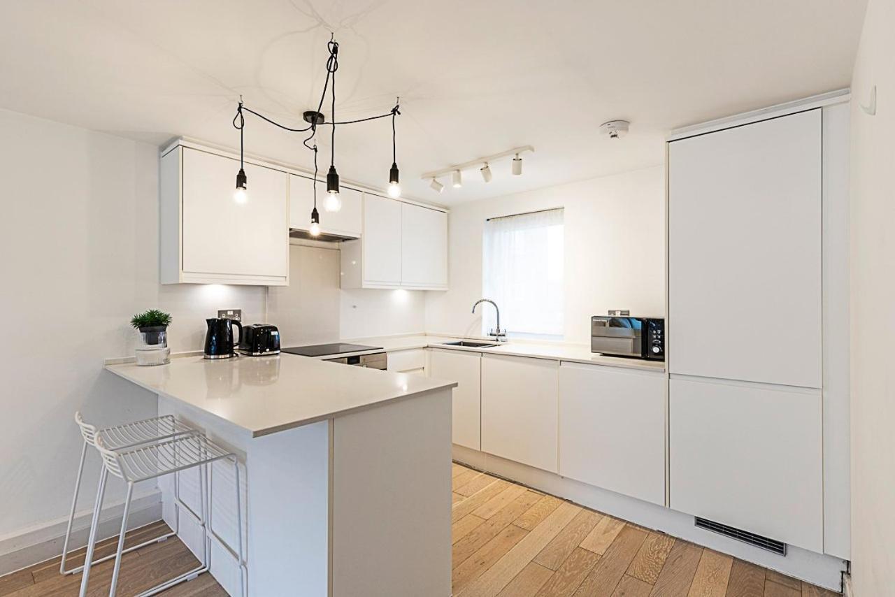 Appartement Comfy 2-bedroom With Balcony *