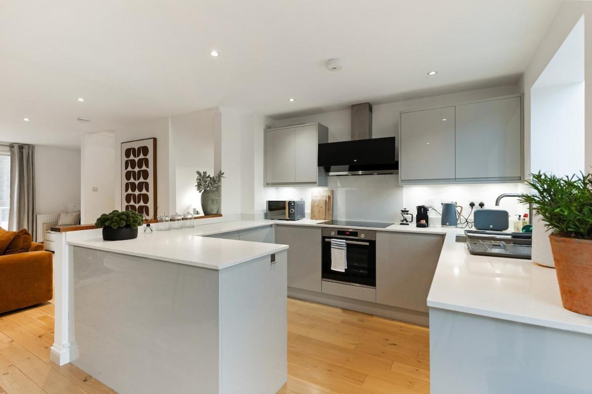 The Riverbank Hideaway Londres