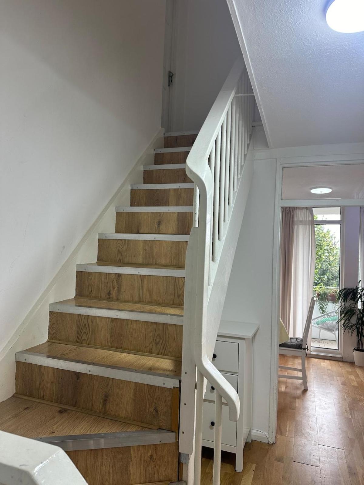 Simple And Tidy - Short Walk To Kennington & Oval Station Londres