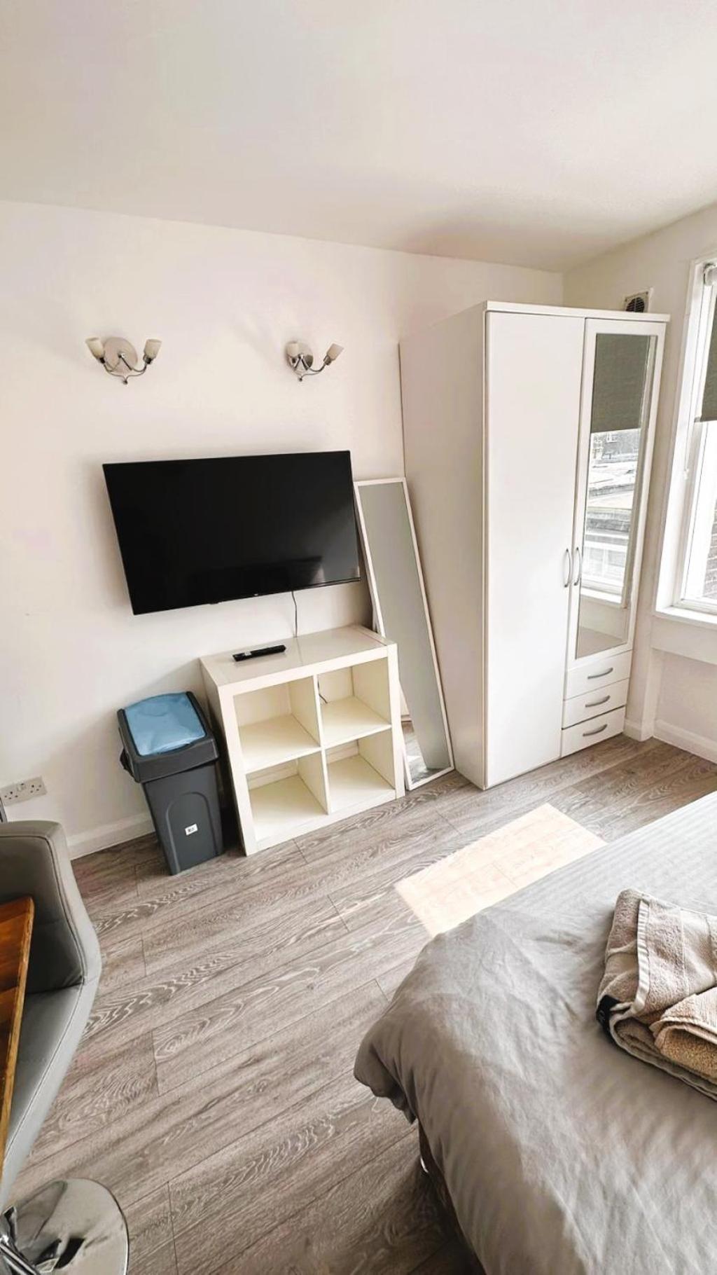 Light With Kitchenette Close To Hyde Park * Londres