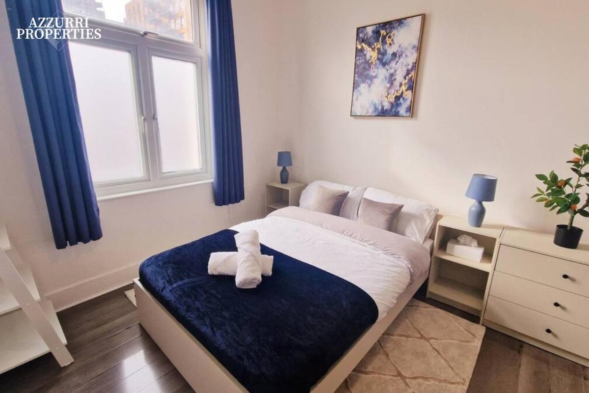 Cosy 2 Bedroom Flat Only 5 Minutes Walk To Canning Town Tube Station