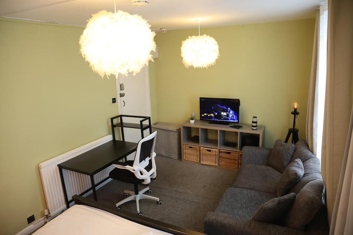 Warren Apartment *