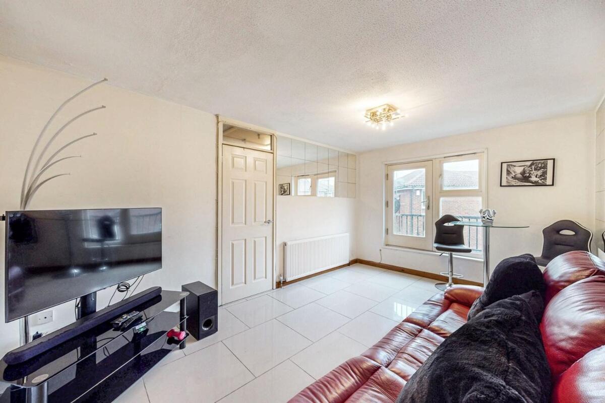1-br Flat With Easy Tube Access Nine Elms Apartamento