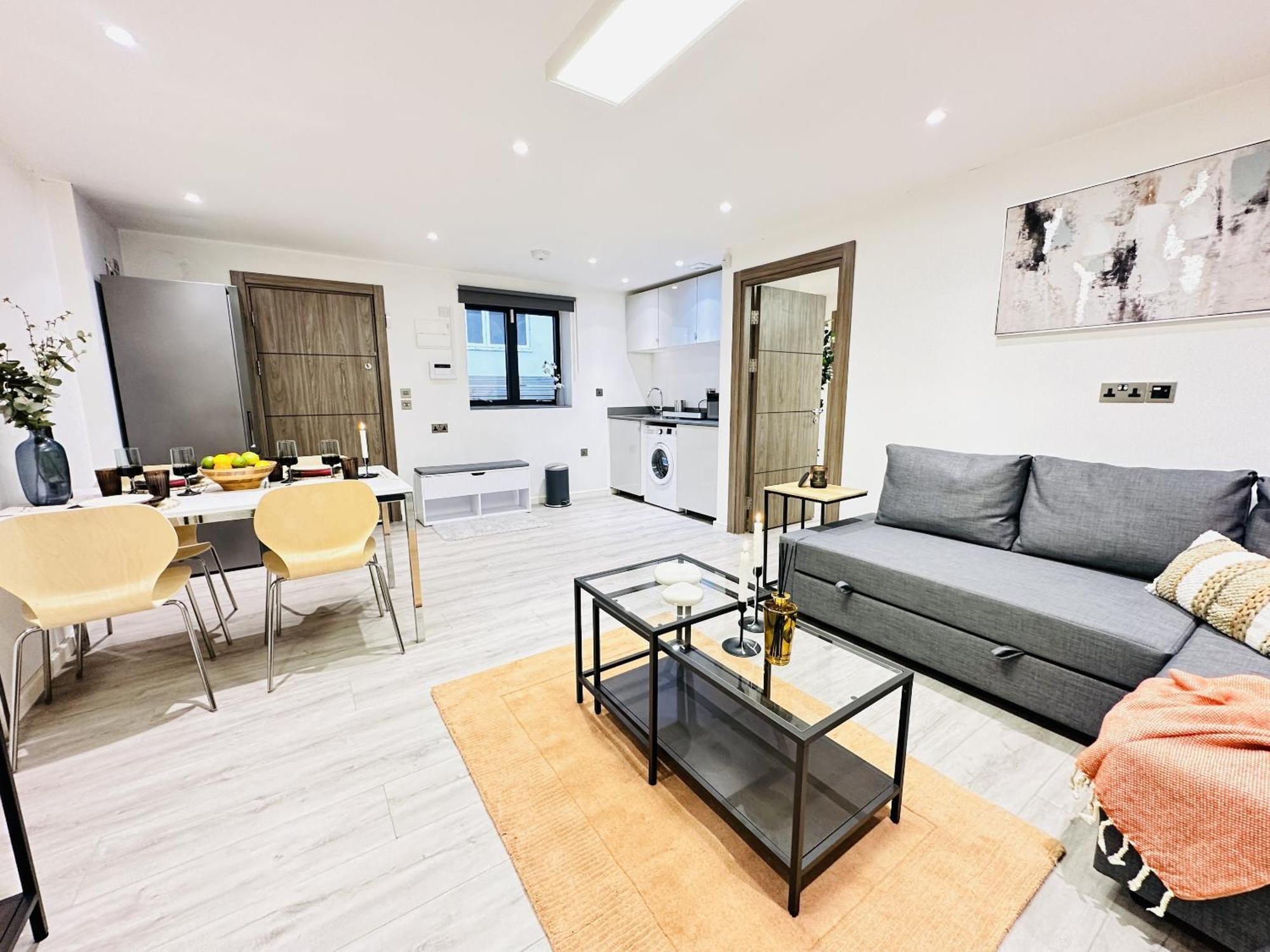 Goldersgreen By Sleepy Londen